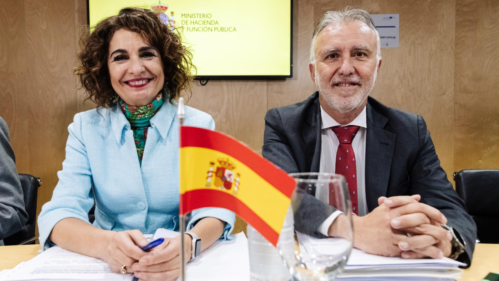 La vicepresidenta cuarta y ministra de Hacienda y Función Pública, María Jesús Montero y el ministro de Política Territorial y Memoria Democrática, Ángel Víctor Torres.
