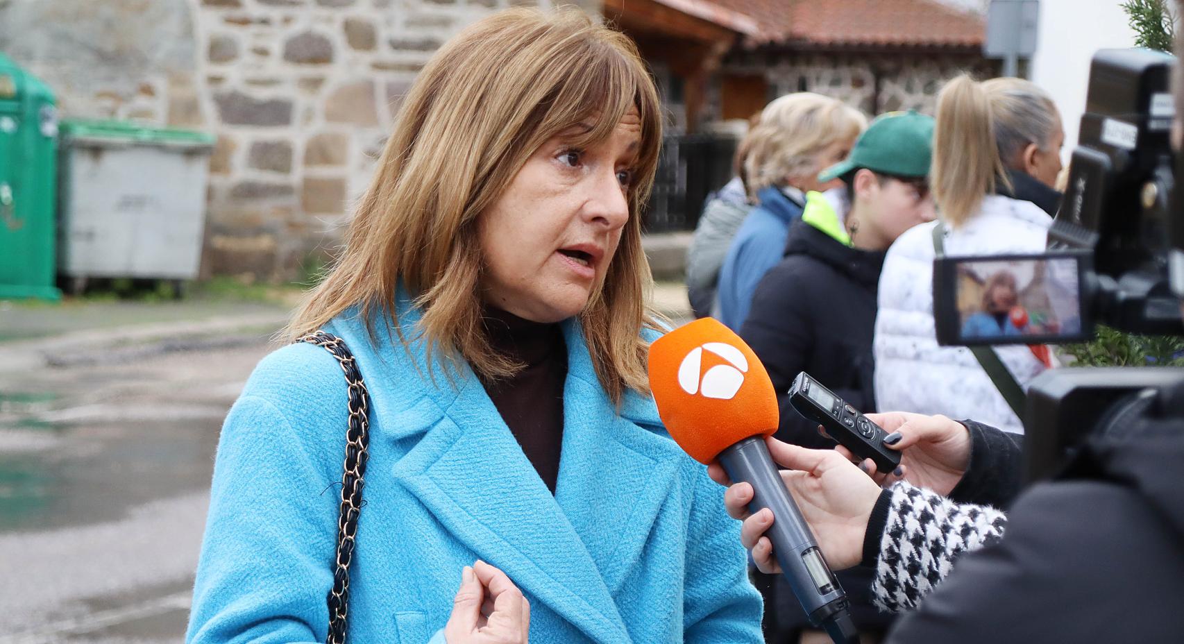 Ana Arias, alcaldesa de Soto y Amío, explicando lo sucedido