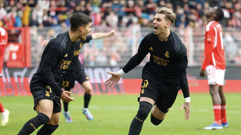 Iker Bravo celebra uno de sus dos goles contra el Union Berlin en la Youth League