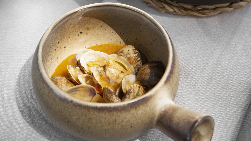 Un plato de almejas.