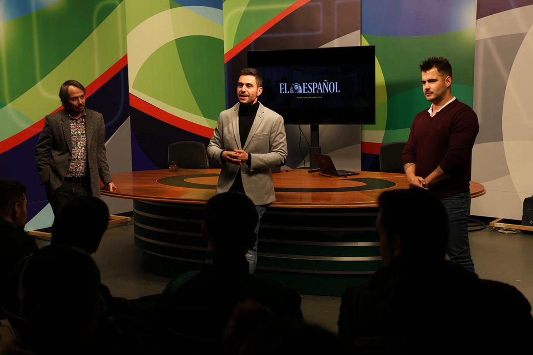 Álvaro Mazariegos junto a otros ponentes en la II Jornada en Últimas Tendencias en Comunicación Digital