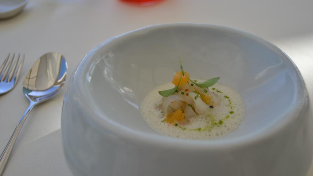 Tagliattele de sepia, mandarina y gelatina de jamón.