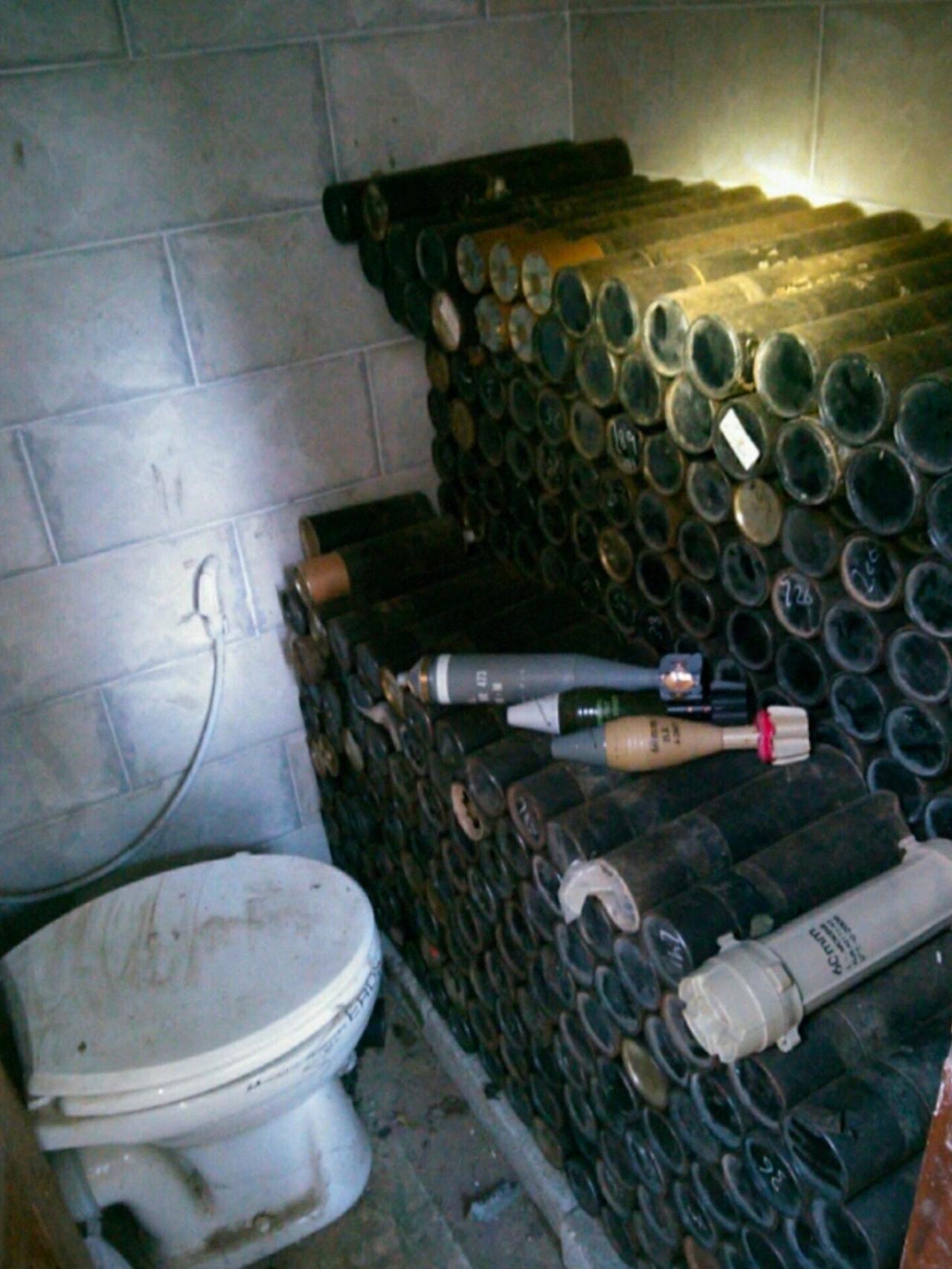 Armamento encontrado por las IDF en un edificio utilizado por Hamás en la Franja de Gaza.