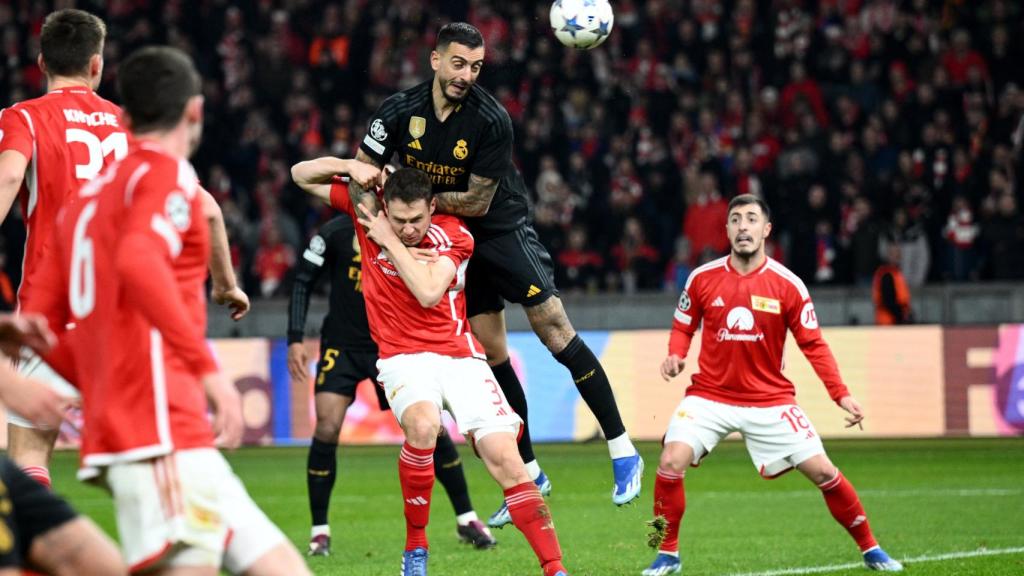 Joselu remata de cabeza para empatar el partido