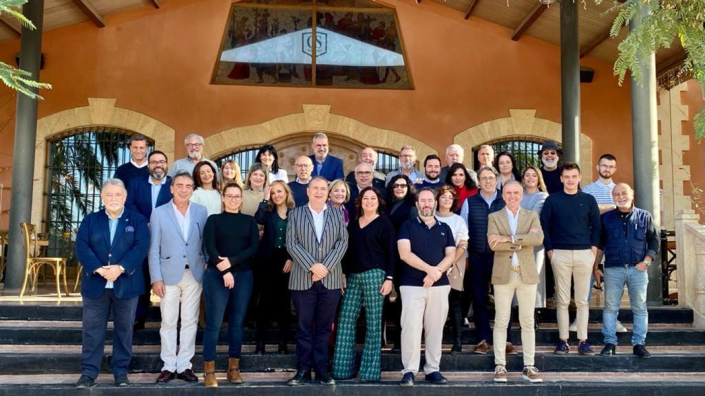 Brindis por la Navidad en la bodega Casa Sicilia de Novelda.