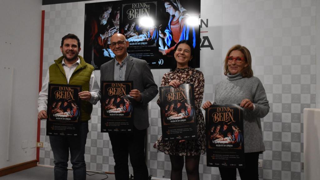 El diputado de Educación, Cultura, y Turismo, Víctor López de la Parte, la presidenta y el secretario de la Asociación Cultural El Portal del San Vicente, María Manrique y Nicolás Velasco; y la técnico de comunicación de Caja Rural de Zamora, Laura Huertos