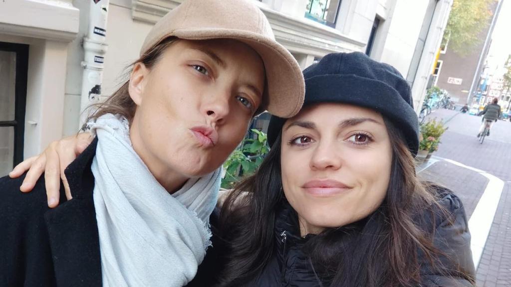 María Casado junto a su hoy expareja, Martina diRosso, en una fotografía de las redes sociales de la presentadora.