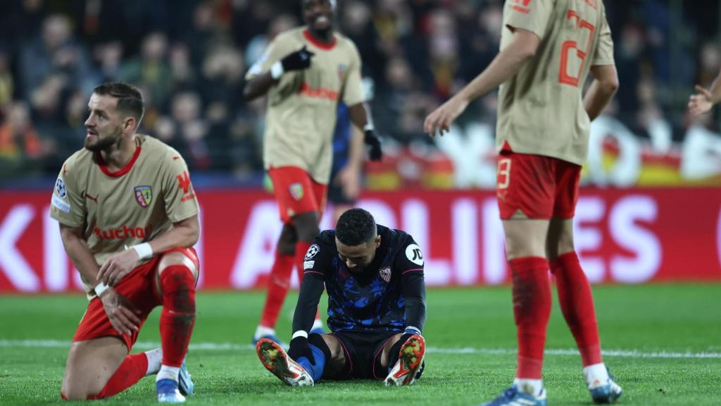 En-Nesyri se lamenta durante el partido del Sevilla en Lens.