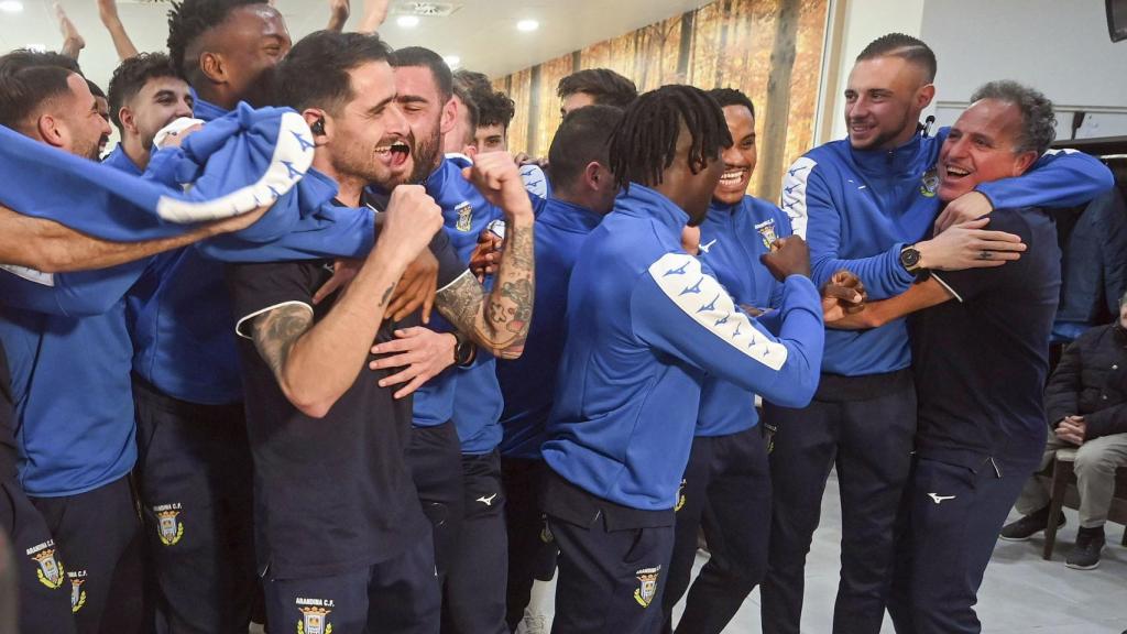 Los jugadores de la Arandina celebran el emparejamiento con el Real Madrid.
