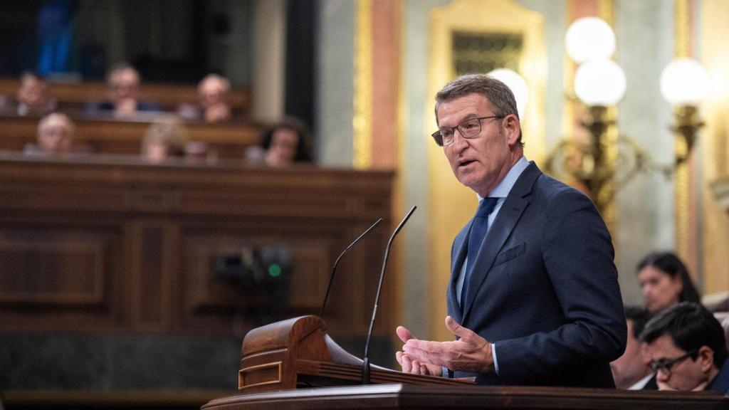El líder del PP, Alberto Núñez Feijóo, este martes en la Tribuna del Congreso.