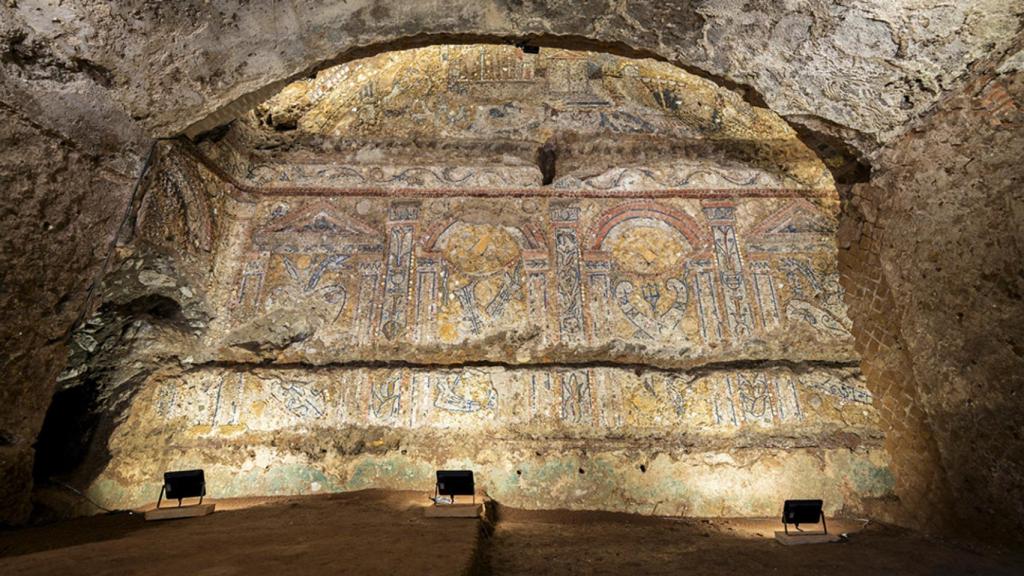 Imagen del mosaico rústico hallado en el ambiente principal de la domus, el 'specus aestivus'.