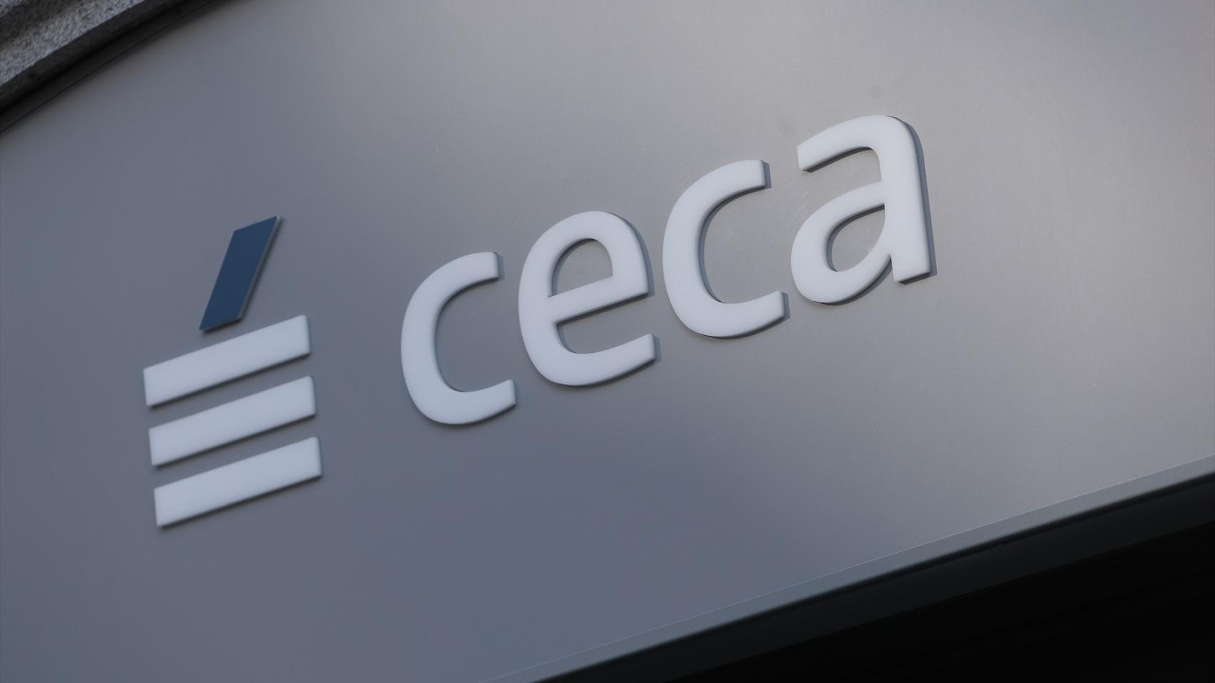 Logo de CECA (Confederación Española de Cajas de Ahorros) en su sede en Madrid.