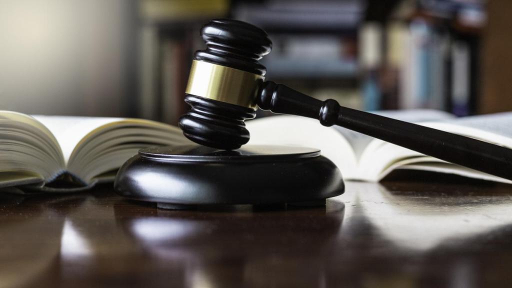 Condenan a una mujer que encontró un décimo agraciado con el Gordo a devolver el dinero a su dueña legal.