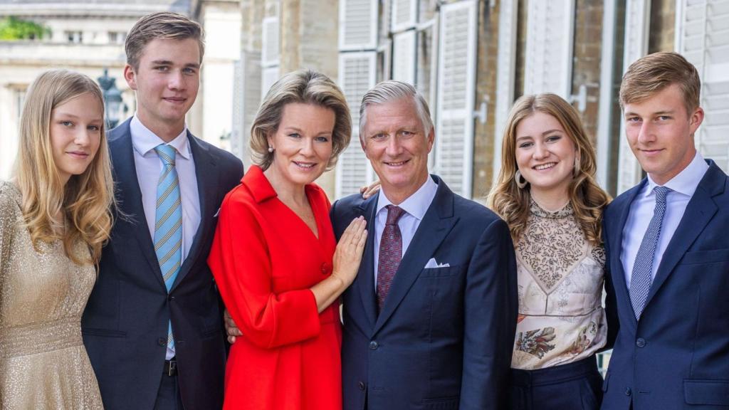 La Reina, con su familia.