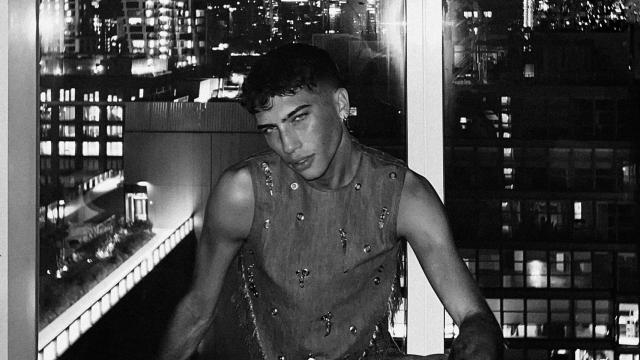 El joven coruñés Isaac Castelo, diseñador que trabaja para YSL