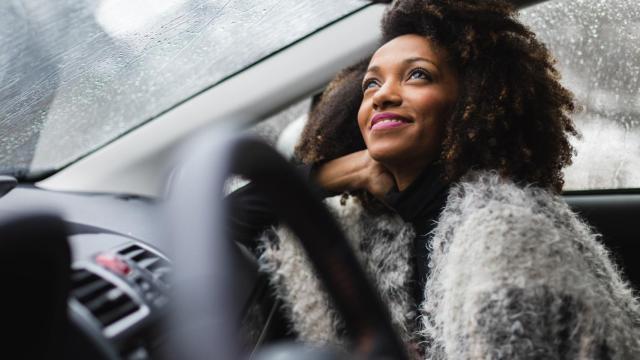 El sencillo truco para calentar el interior del coche en invierno cada vez más utilizado en España