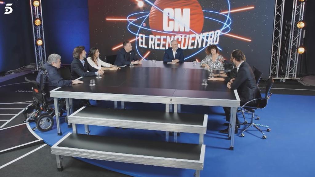 Javier Sardá junto a los colaboradores de 'Crónicas Marcianas' durante el estreno del reencuentro.