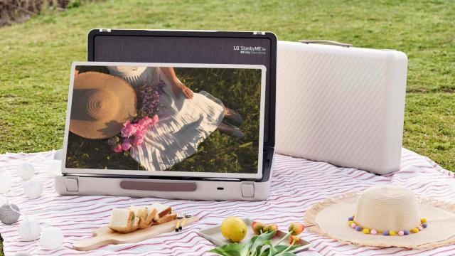 Televisor con forma de maletín de LG.