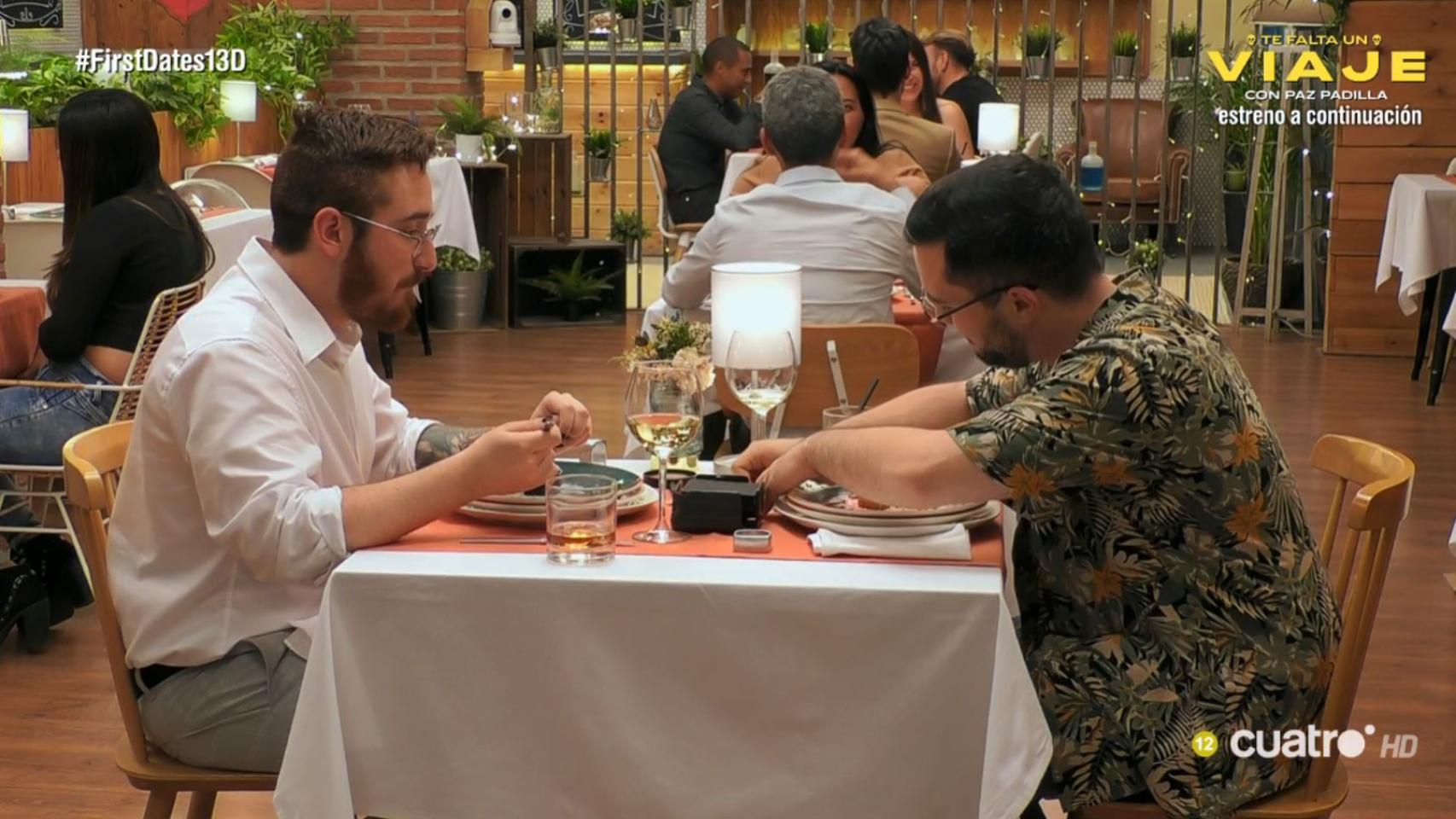 Ismael y Pol en ‘First Dates’.