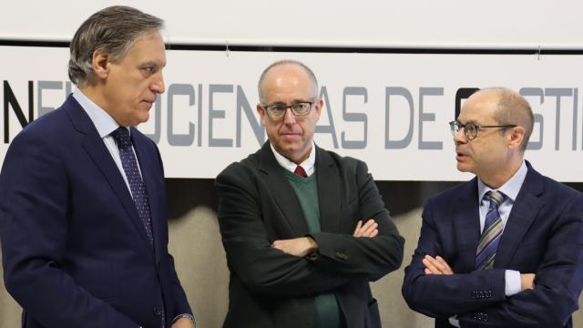 José Miguel Mateos Roco, vicerrector de Investigación de la USAL; Carlos García Carbayo, alcalde de Salamanca; y Manuel Sánchez Malmierca, director del INCyL