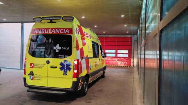 Ambulancia en los garajes del Hospital
