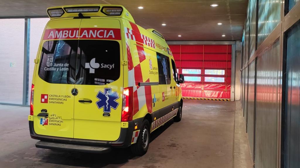 Ambulancia en los garajes del Hospital