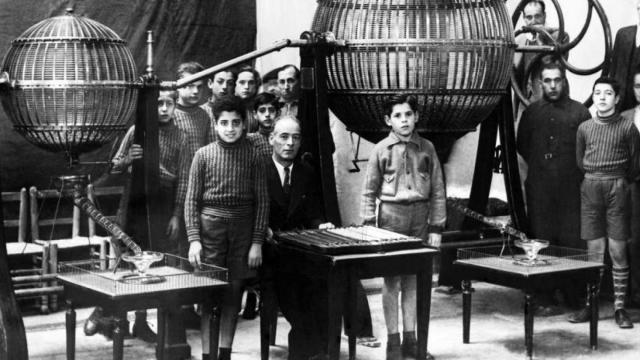 Sorteo de la Lotería Nacional en zona republicana durante la Guerra Civil.