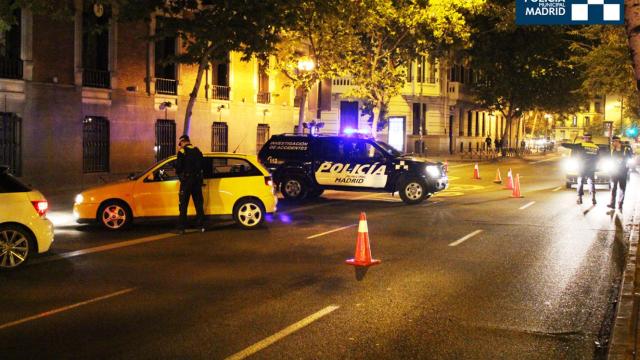 Control de alcoholemia de la Policía Municipal en una calle de Madrid.