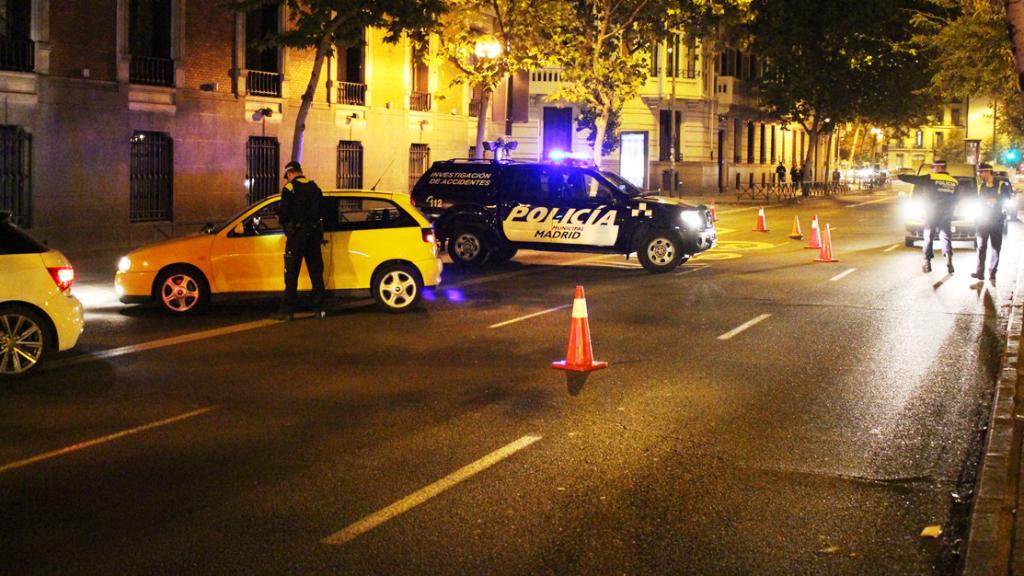 Control de alcoholemia de la Policía Municipal en una calle de Madrid.