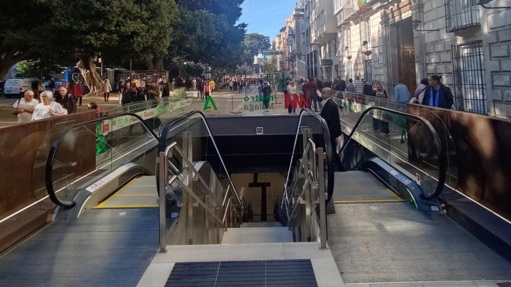 Entrada a la estación Atarazanas del Metro de Málaga.