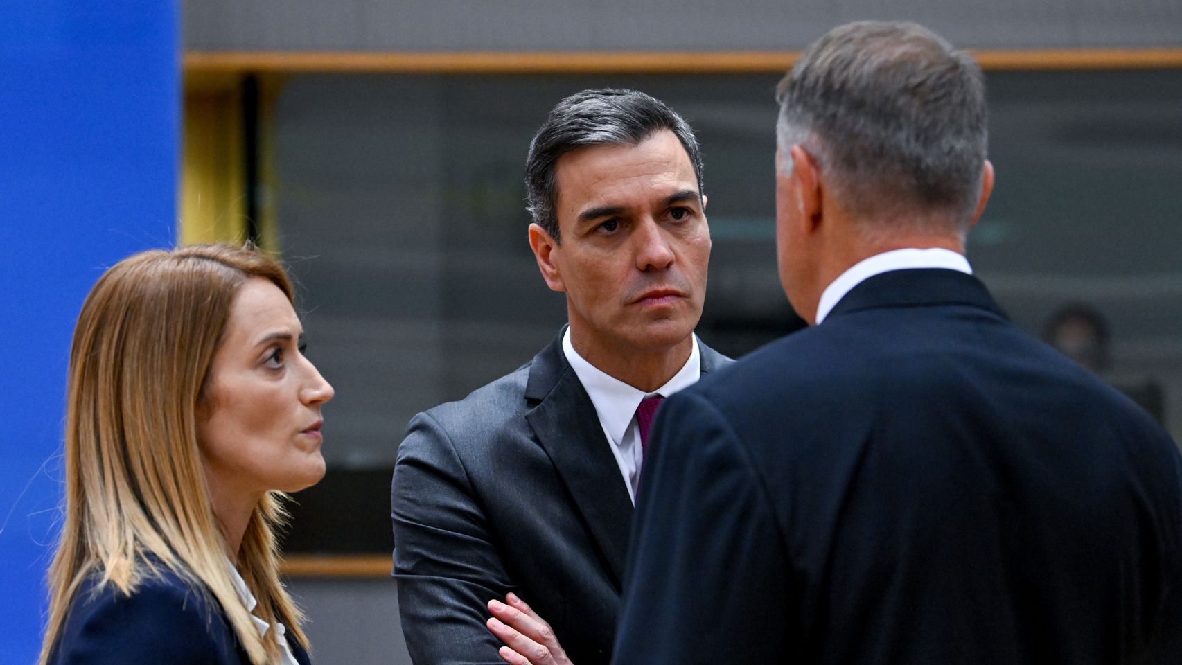 El presidente del Gobierno, Pedro Sánchez, y la presidenta de la Eurocámara, Roberta Metsola, durante la última reunión del Consejo Europeo