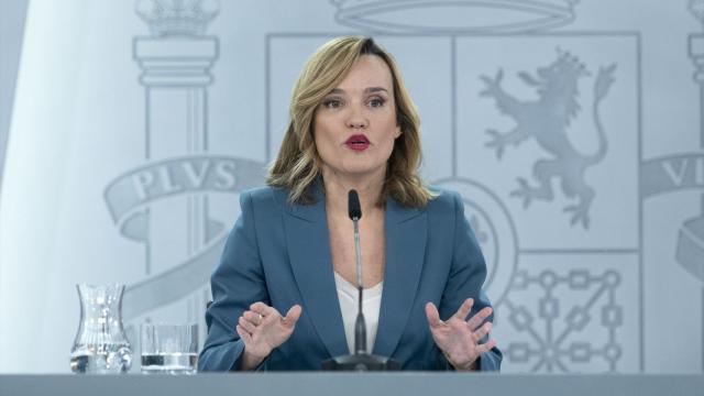 El Gobierno propondrá a las comunidades autónomas prohibir el uso del móvil en clase y el recreo