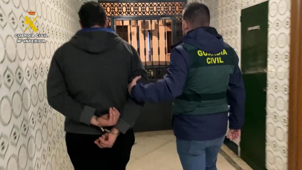 Uno de los detenidos por estos hechos.