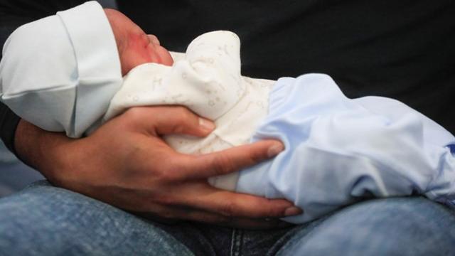 Imagen de archivo de un bebé recién nacido.