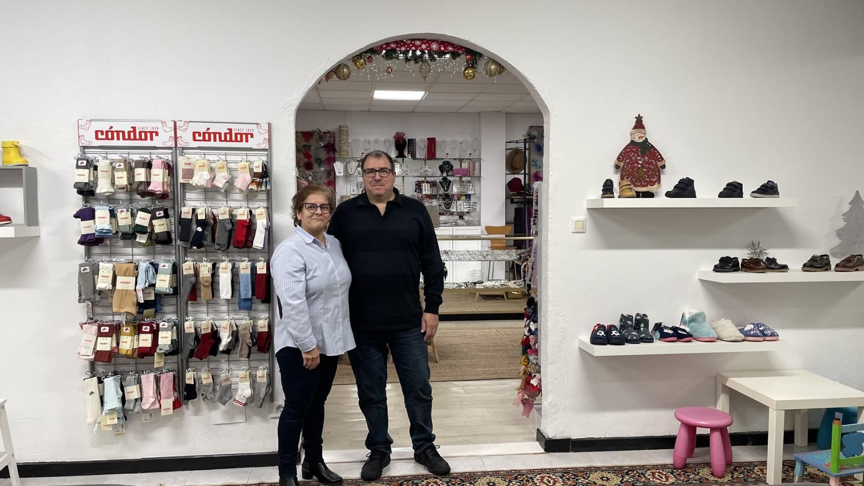 Ana González y José María Janeiro en sus nuevos locales de Colón 7.