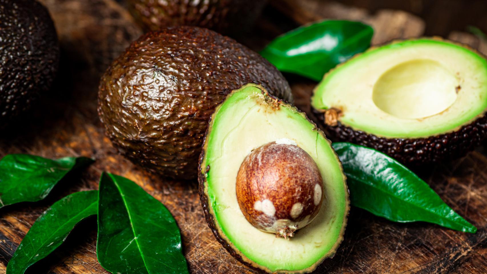El facilísimo truco para que los aguacates no se oxiden en la nevera que arrasa en España y en TikTok