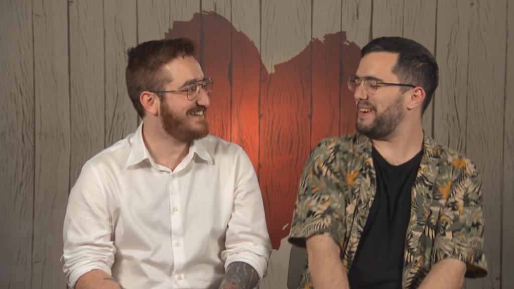 Ismael y Pol durante la decisión final de su cita en 'First Dates'.