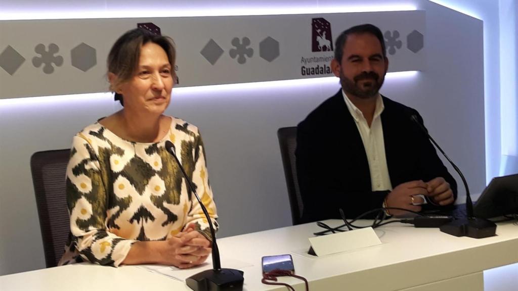 La alcaldesa de Guadalajara, Ana Guarinos, y el concejal de Ferias, Francisco López. Foto: EP