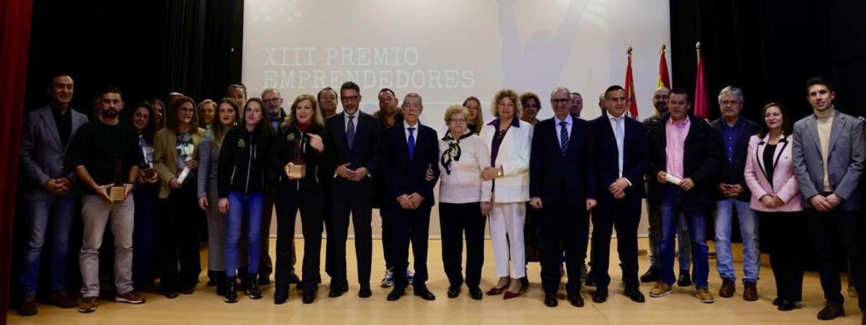 Todos los premiados y participantes en el XIII Premio Emprendedores