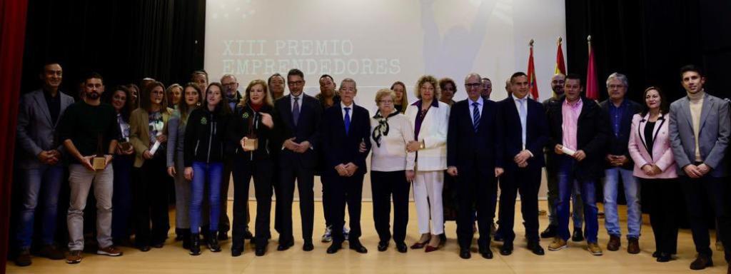 Todos los premiados y participantes en el XIII Premio Emprendedores