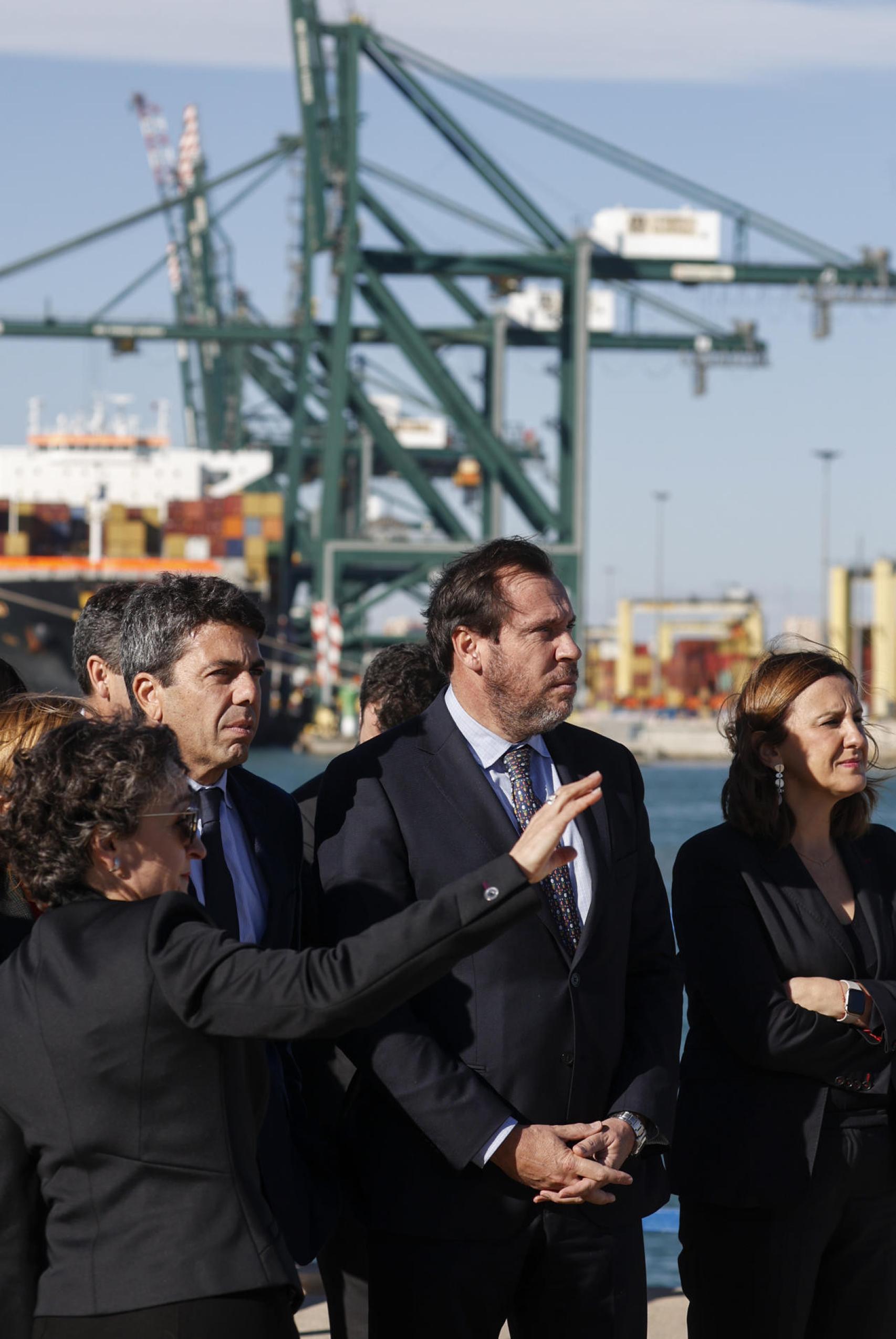 Visita oficial al puerto.