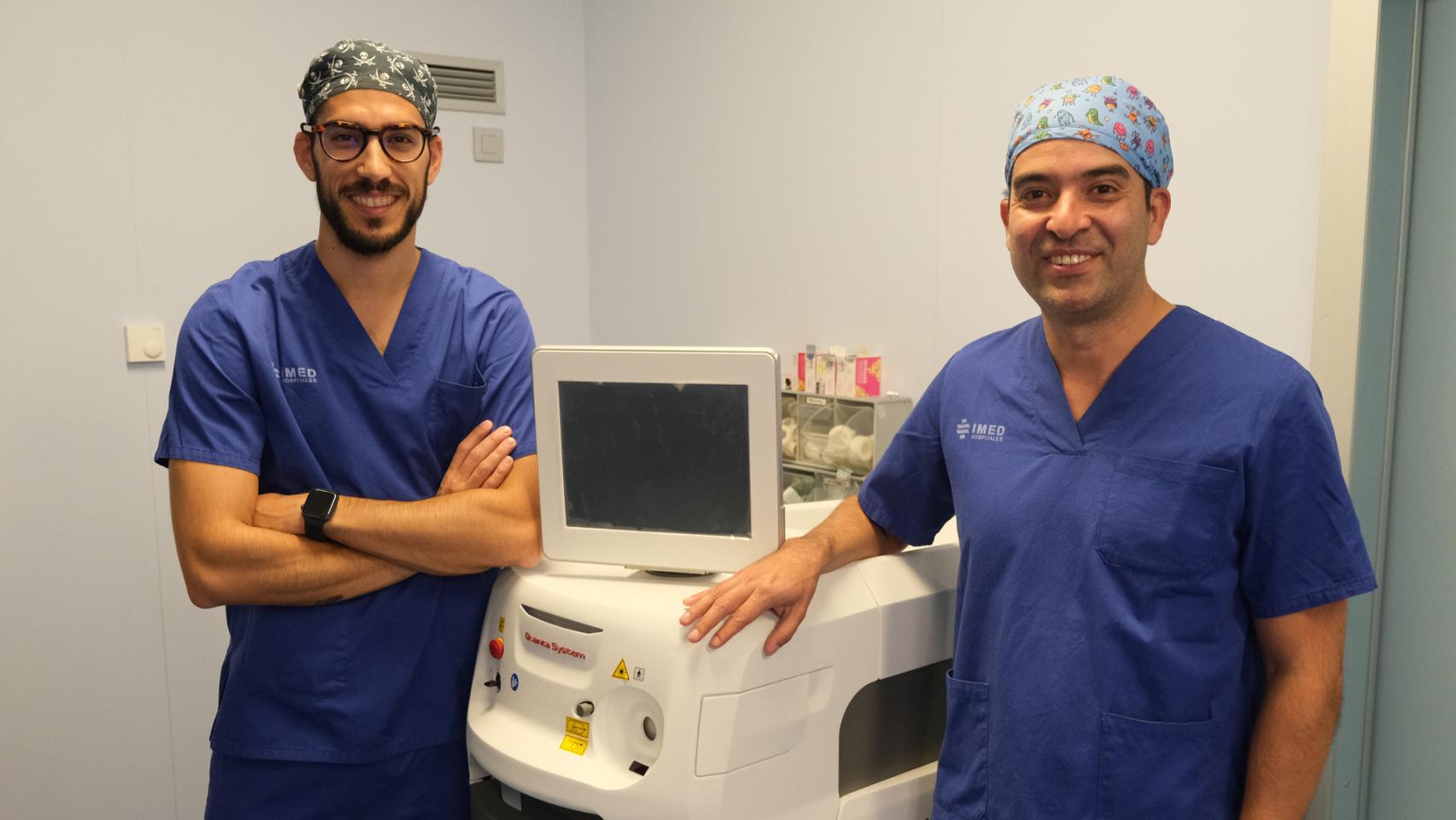 Los doctores Édgar Olarte Barragán y Pau Sarrio Sanz, del equipo de IMED Elche.