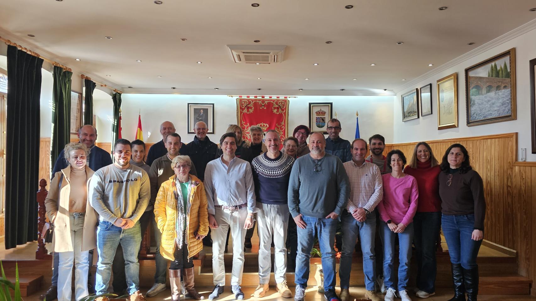 El Ayuntamiento entrega su medalla a la Coral Polifónica de Candeleda