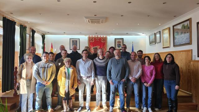 El Ayuntamiento entrega su medalla a la Coral Polifónica de Candeleda