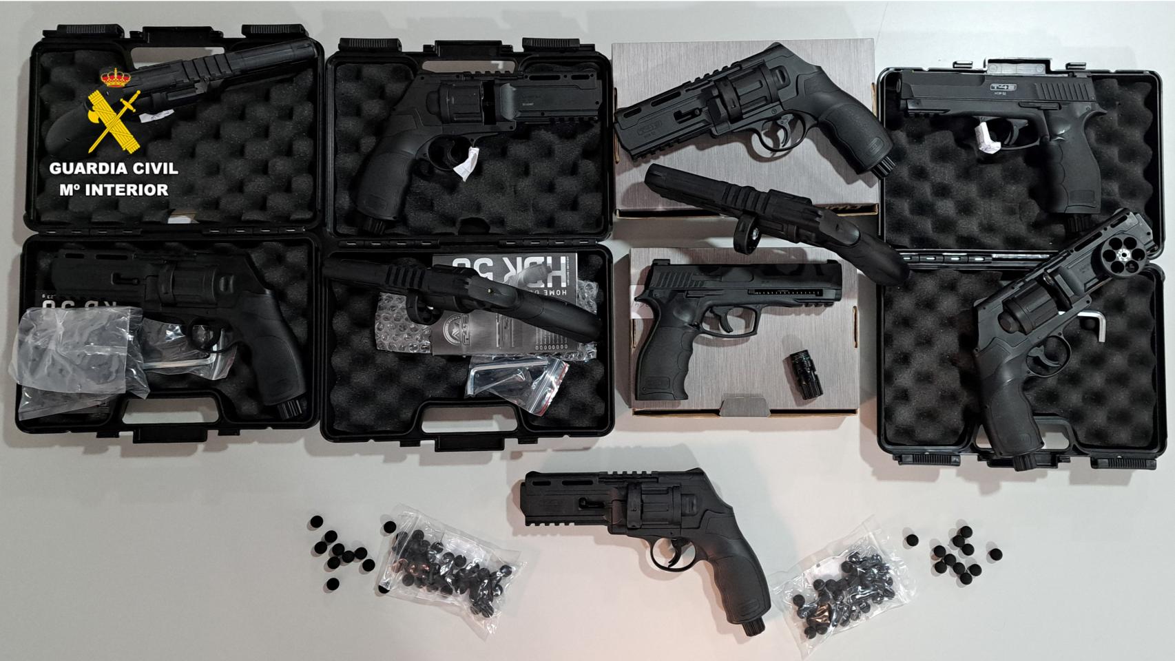 La Guardia Civil interviene 11 peligrosas armas en Albacete gracias a las redes sociales