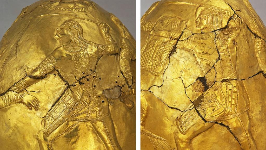 Unos guerreros escitas representados en un objeto de oro con artefactos de cuero.