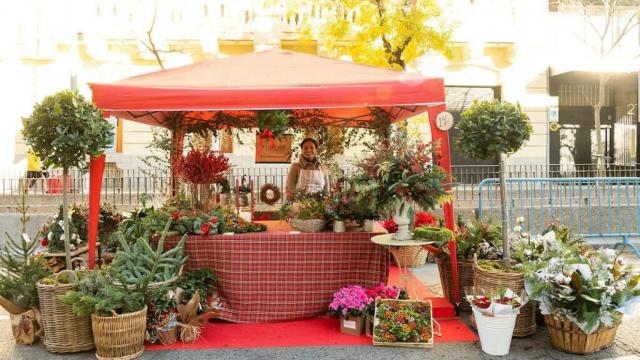 Conoce el mercadillo de Navidad con más lujo de Madrid: más de 50 marcas y conciertos desde los balcones.