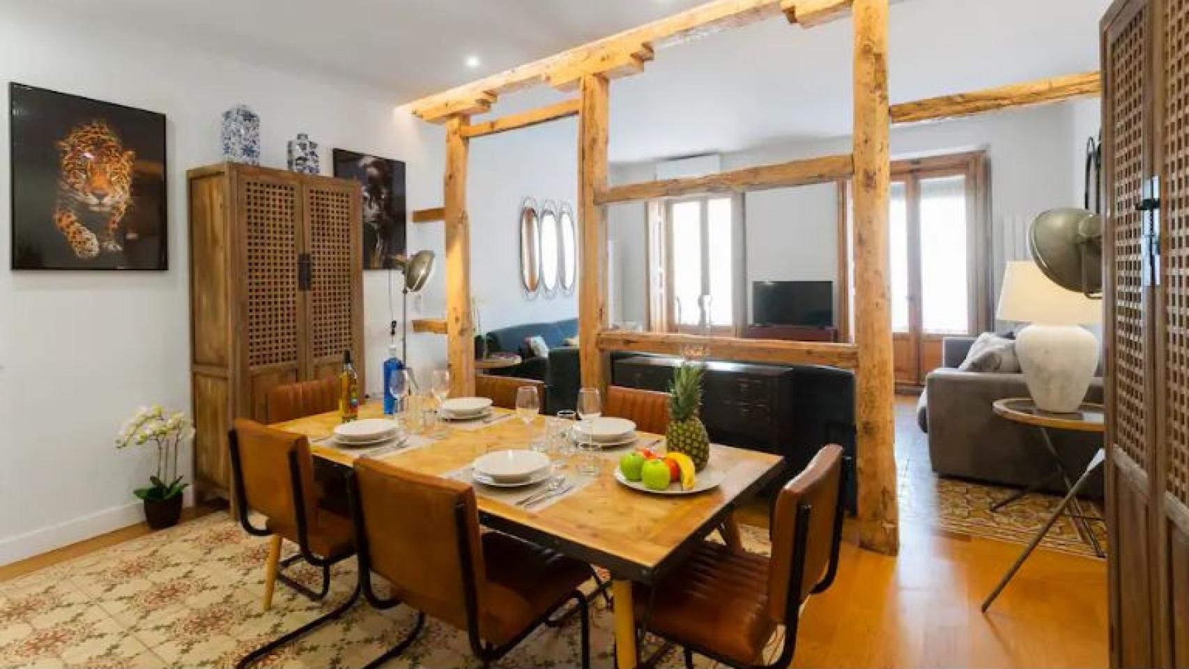 Salón de un Airbnb del centro de Madrid.