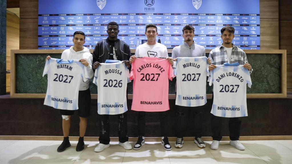 Imagen de los jugadores que acaban de renovar con el Málaga C. F.