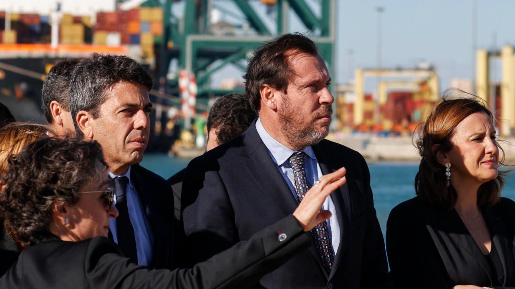 Óscar Puente, junto a Carlos Mazón y María José Catalá.